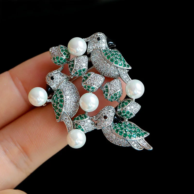 

Korea Fashion Pearl Bird Brooch Jewelry Bling Cubic Zirconia Luxury Brooches Pins Suit Pin Women Luxury Wedding Corsage