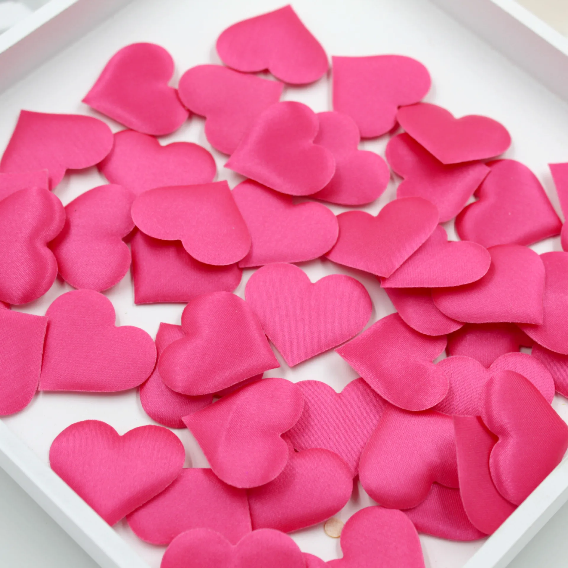 Rose Red 100 шт 3,5 см DIY сердце свадебные украшения из лепестков Атлас в форме сердца тканевый искусственный цветок лепестки Свадебные украшения - Цвет: Rose Red