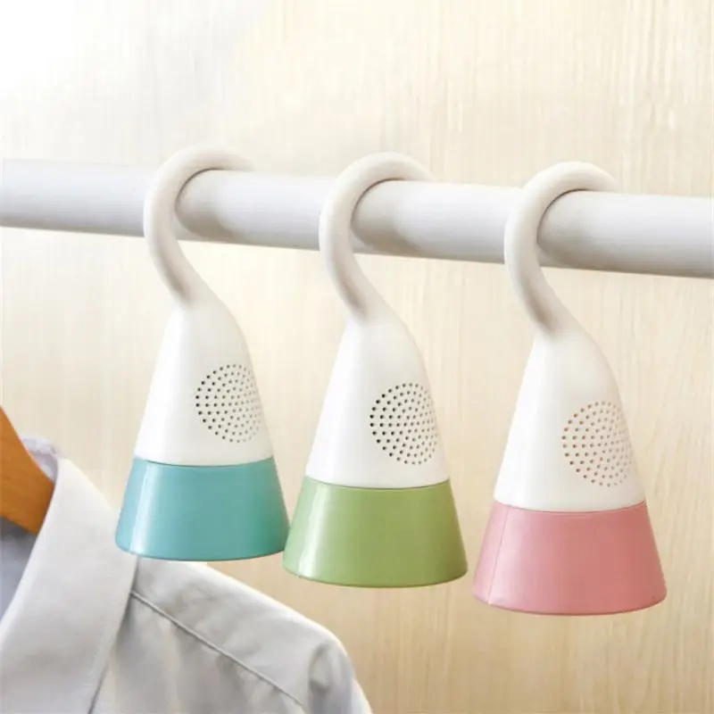 В ванных комнатах висящий внутренний осушитель для шкафа удаляет влагу дома