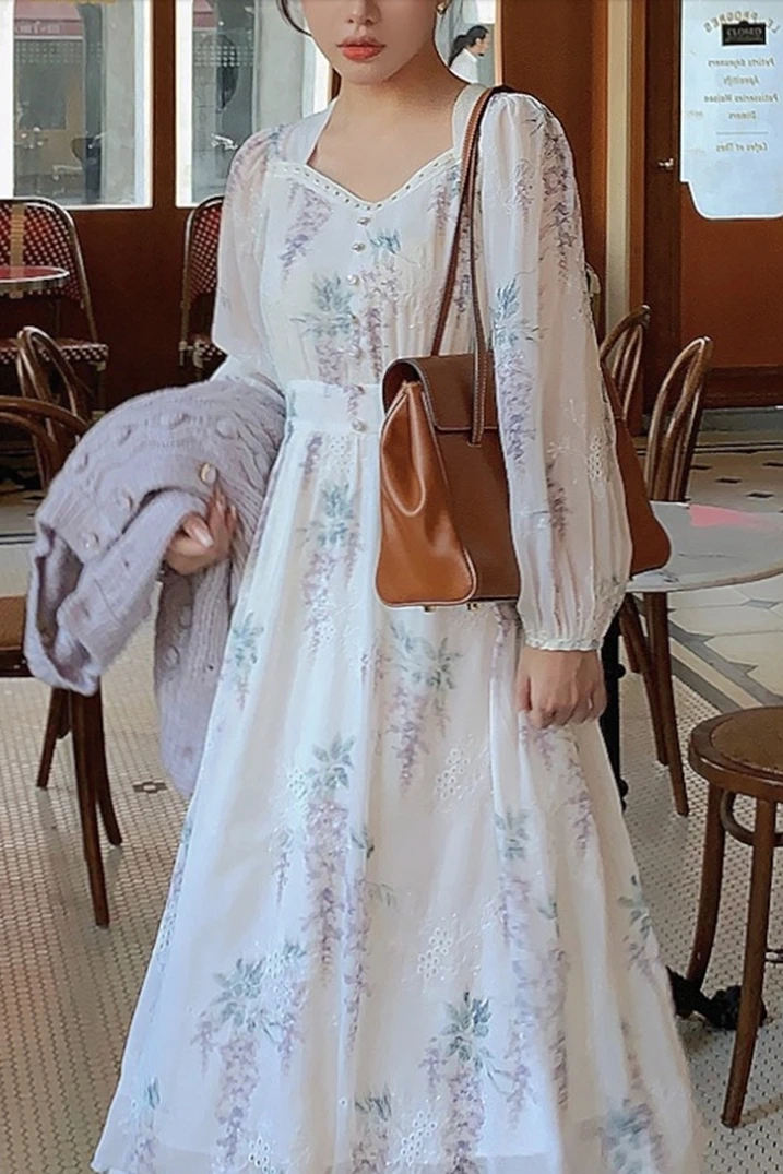 

2021 New Embroidered Long Sleeve V-neck Waist Swing Medium Length Dress