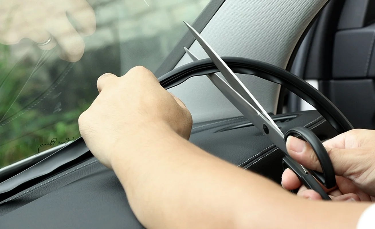 Звукоизоляционная уплотнительная лента для приборной панели автомобиля