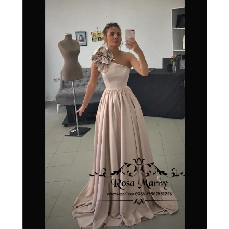 Розовые атласные длинные платья для выпускного модель 2022 года трапециевидные на