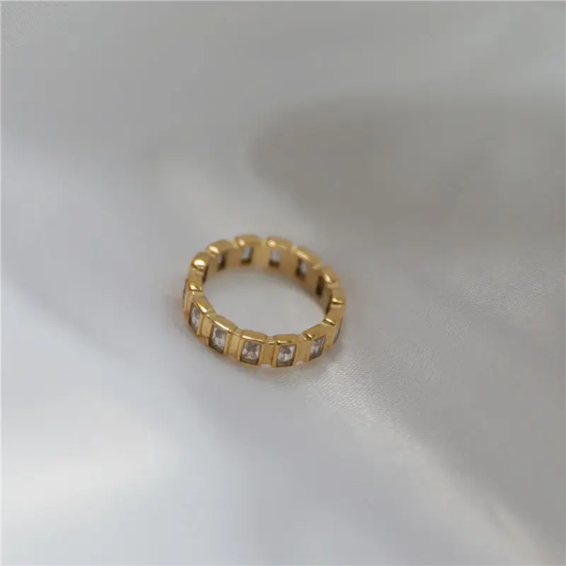 

PVD Gold Finish Shiny Zirconia Pave Ring for Women Stainless Steel Rings Drop Shipping