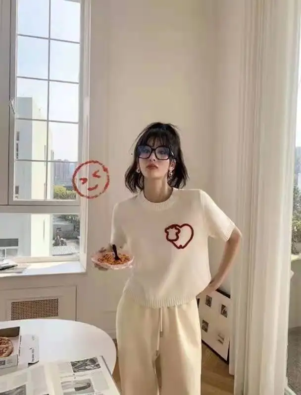 

21 Autumn/Winter Women's cute calf embroidery knit long sleeve and shirt thin pullover cute sweater top