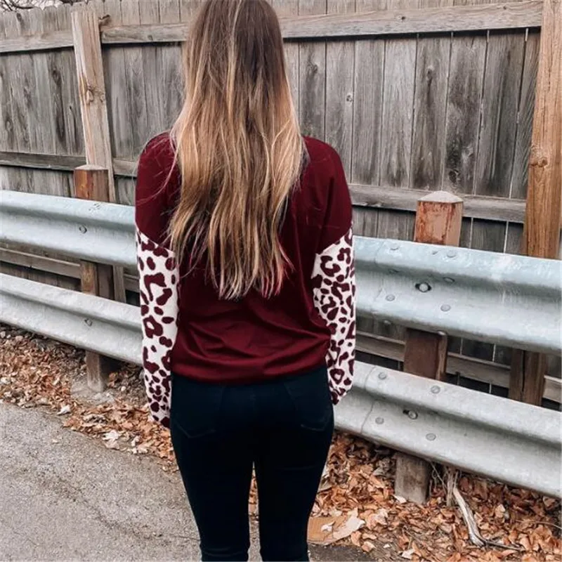Женская футболка с леопардовым принтом длинным рукавом и V-образным вырезом |