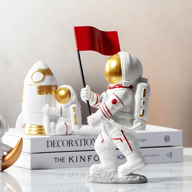 

European Cartoon Cute Astronaut Sculpture Bookcase Children's Room Decoration Fun Space Astronaut Figurine Desktop Decoration