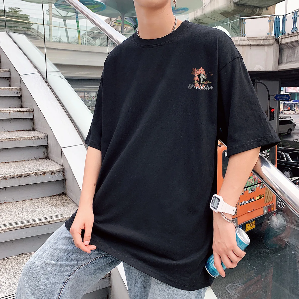 Мужская хлопковая футболка с принтом журавлей круглым вырезом и рукавом до локтя