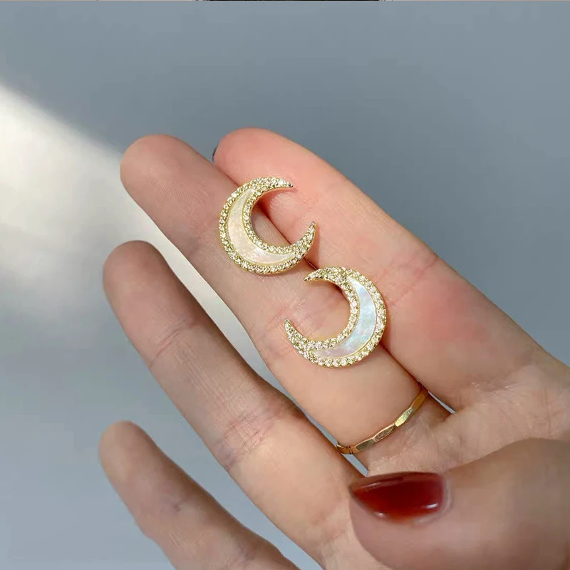 

French retro moon earrings fashion simple personality ladies jewelry 2021 trend exquisite party accessories small ear studs