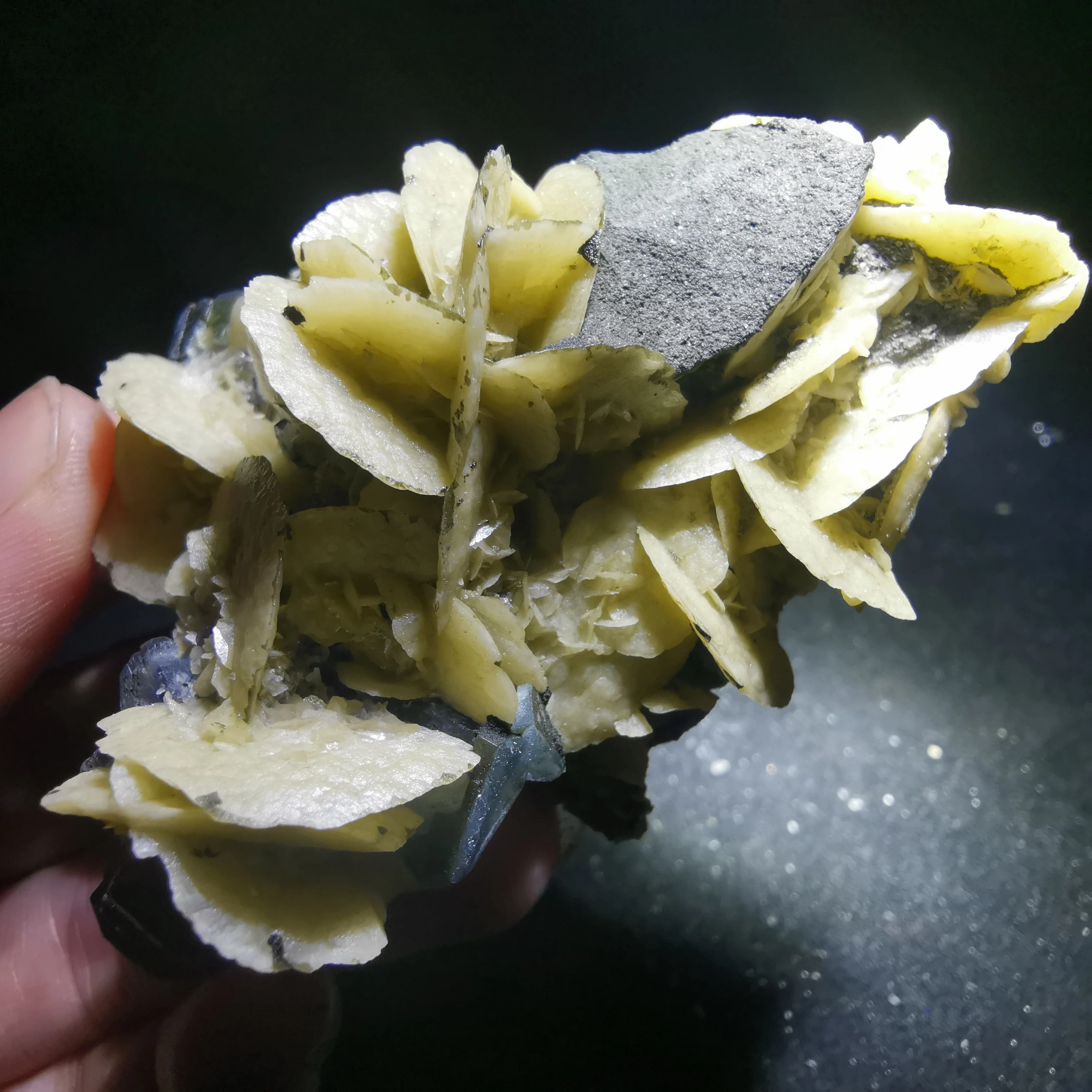 

91.6gNatural rare blue-green fluorite mica mineral specimen healing energy teaching home decoration CRYSTAL QUARTZ GEM