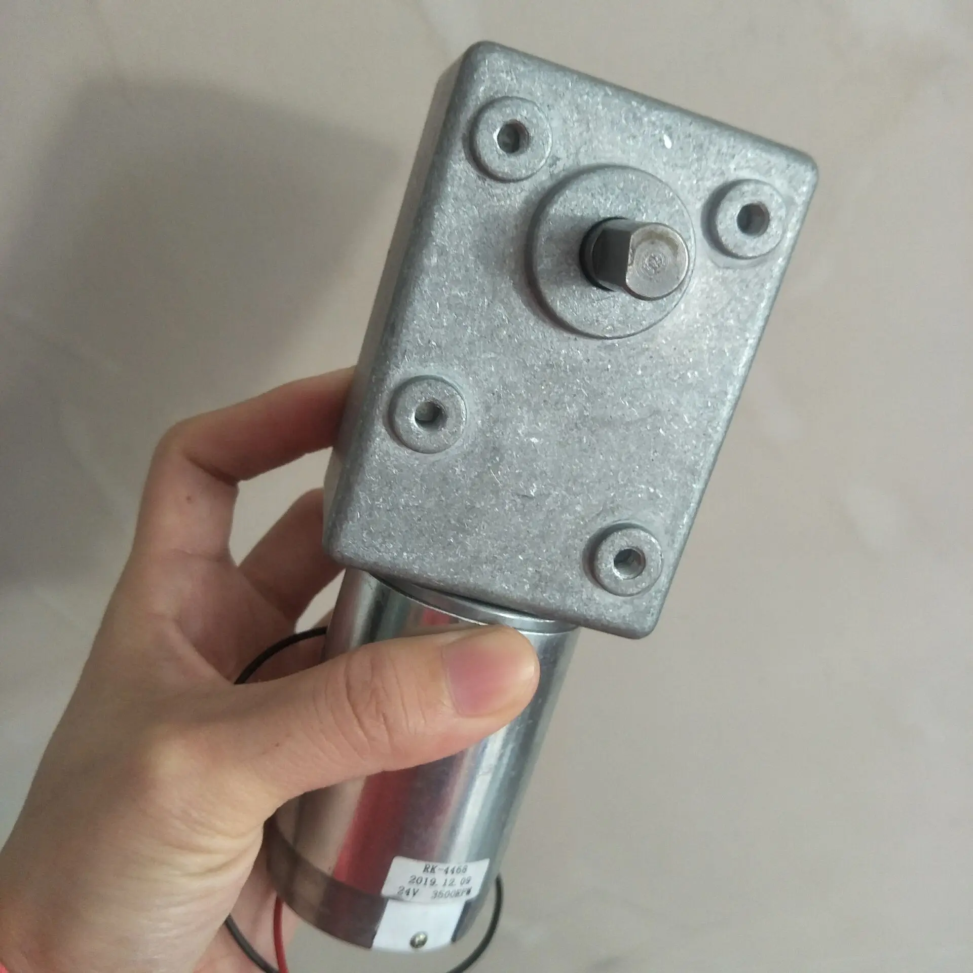 600JSX-4468 7144 Square Turbo-Worm Gear Reduce Box Self-Lock 12V 24V Motor High Torque Speed 1/5/10/15/30/60/100RPM Single Shaft |