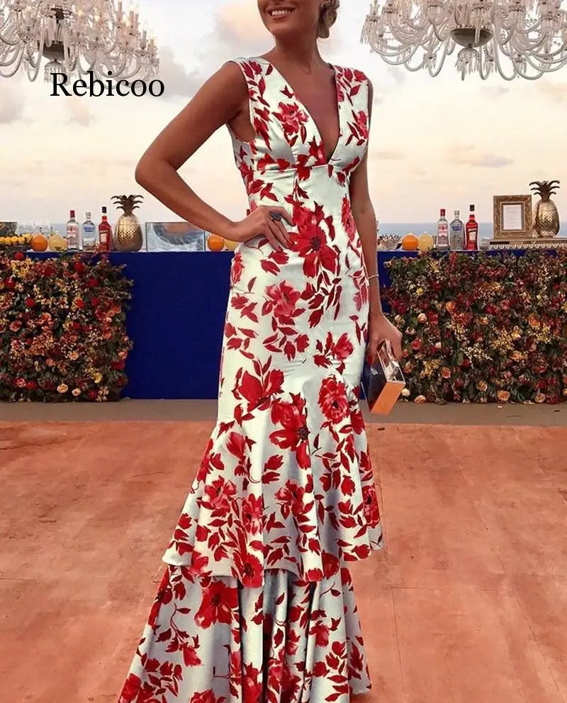 Винтажное летнее платье макси с глубоким v-образным вырезом и оборками на подоле