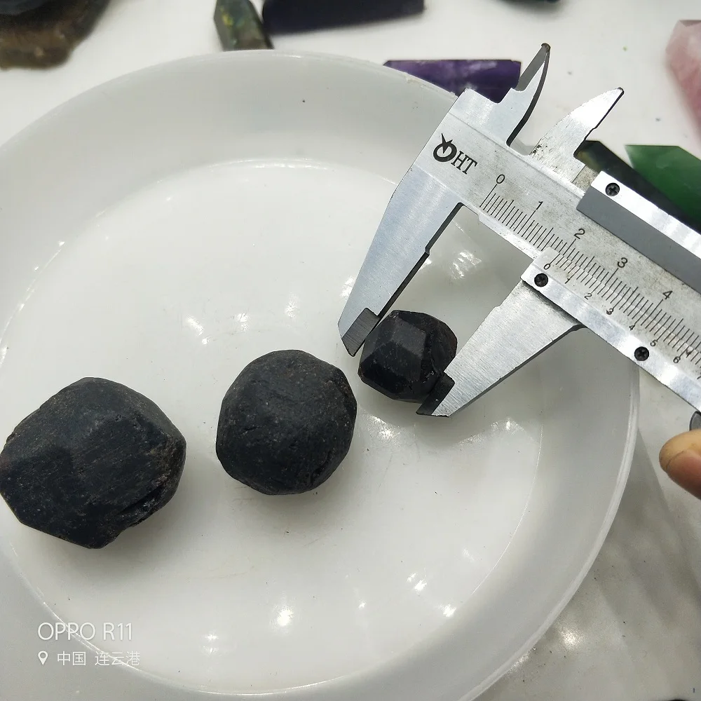 Гранат неровный натуральный кристалл красный гранат оригинальные образцы довольно рейки сырой минеральный камень