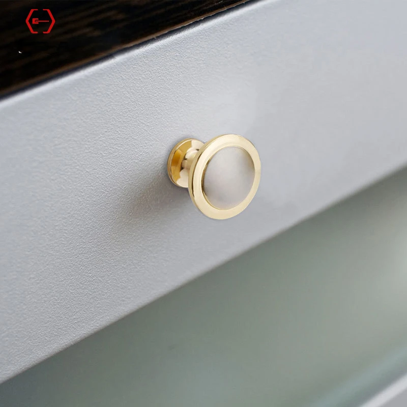 Подвижная дверь из цинкового сплава в современном минималистичном стиле |