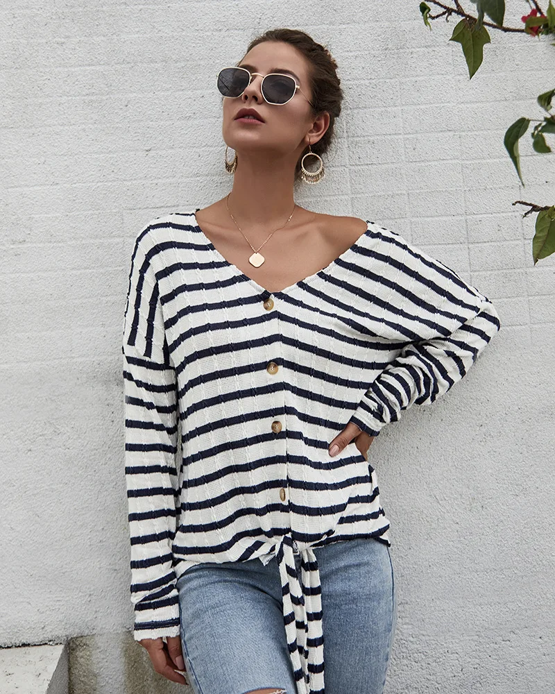 

2020 Hot Fashion Autumn and Winter Sweater Women's Black&white Striped Sweater