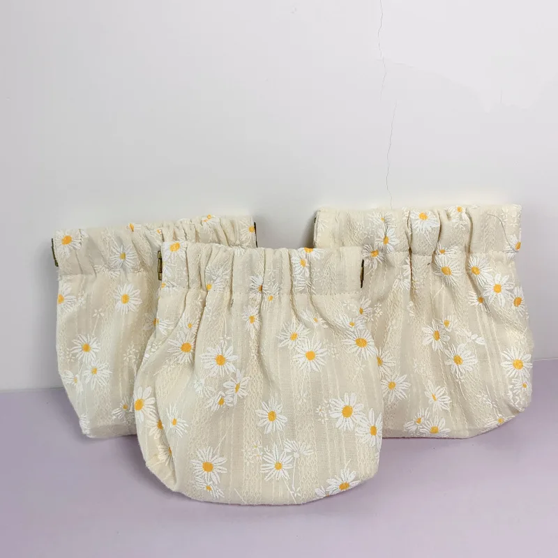 

Retro Korean floral Japanese shrapnel bag retro gold coin purse coin bag card bag key bag storage bag