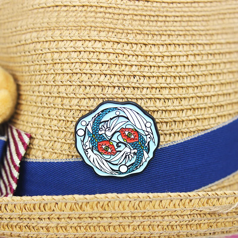 Эмалированная брошь в виде двух рыб морских ракушек жемчужин водных растений