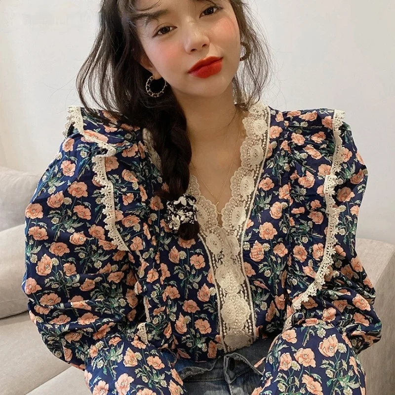 

2021 New Floral Women Blouse Tops Lace Patchwork Ruffle V-neck Blusas Korean Femme Chic Puff Sleeve Causal Shirt