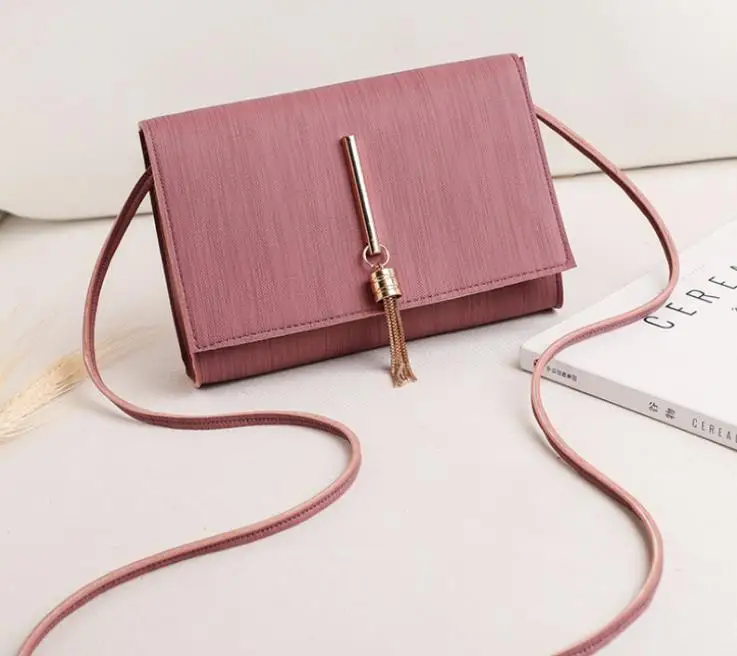 Женские маленькие сумки через плечо с кисточкой и подвеской однотонные мини