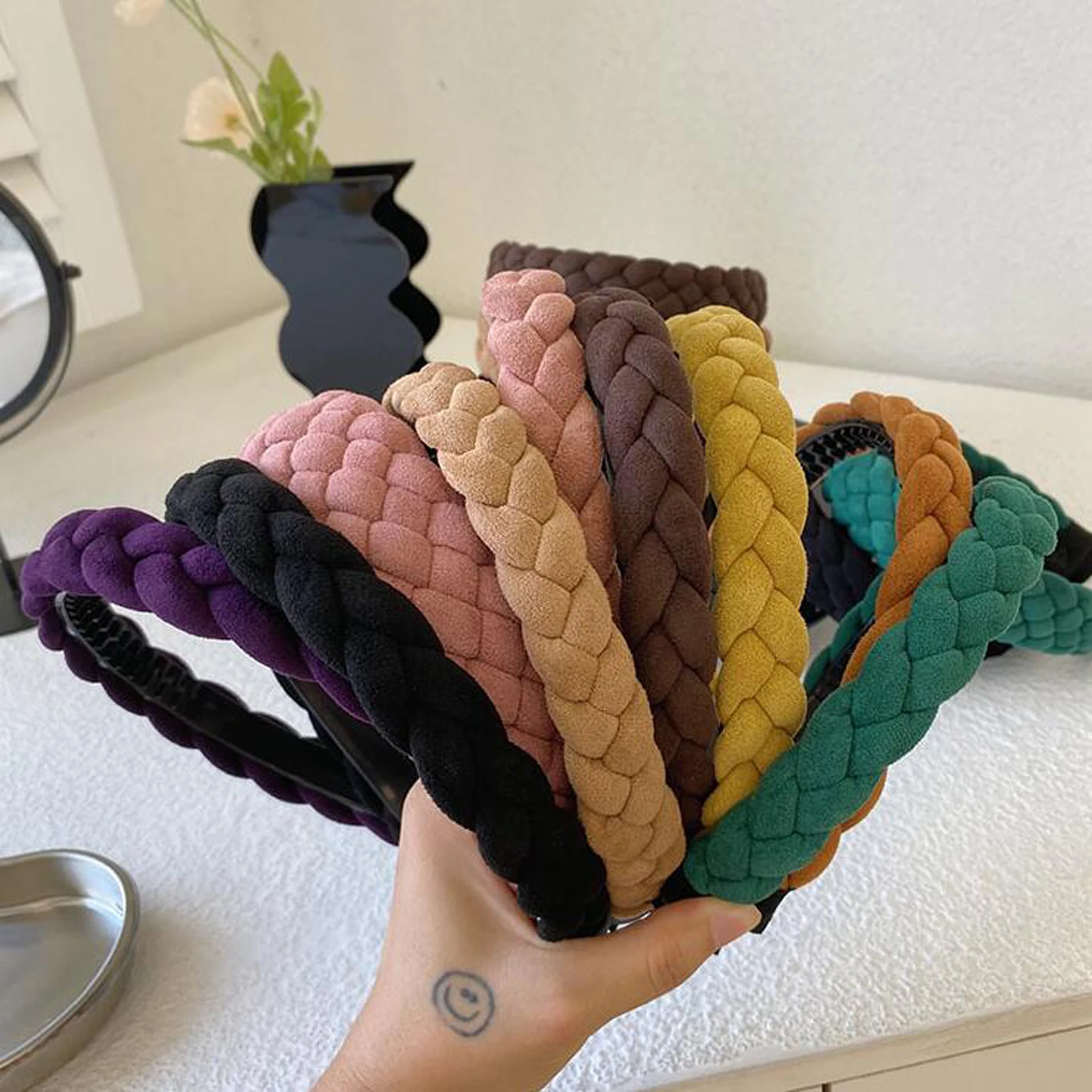 Повязка на голову женская замшевая с широкими боками |