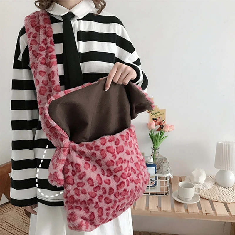 

Fashion Women's Plush Soft Handbag Shoulder Messenger Bag Casual Warm Winter Leopard Print Evening Clutch