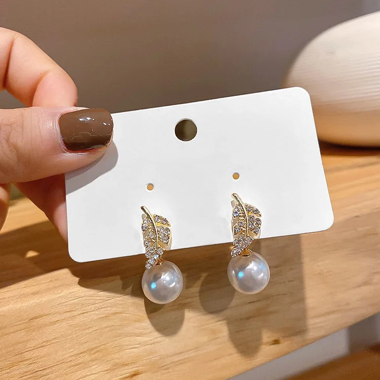 

Joker French simple pearl earrings Korean temperament leaves small flash drill earrings