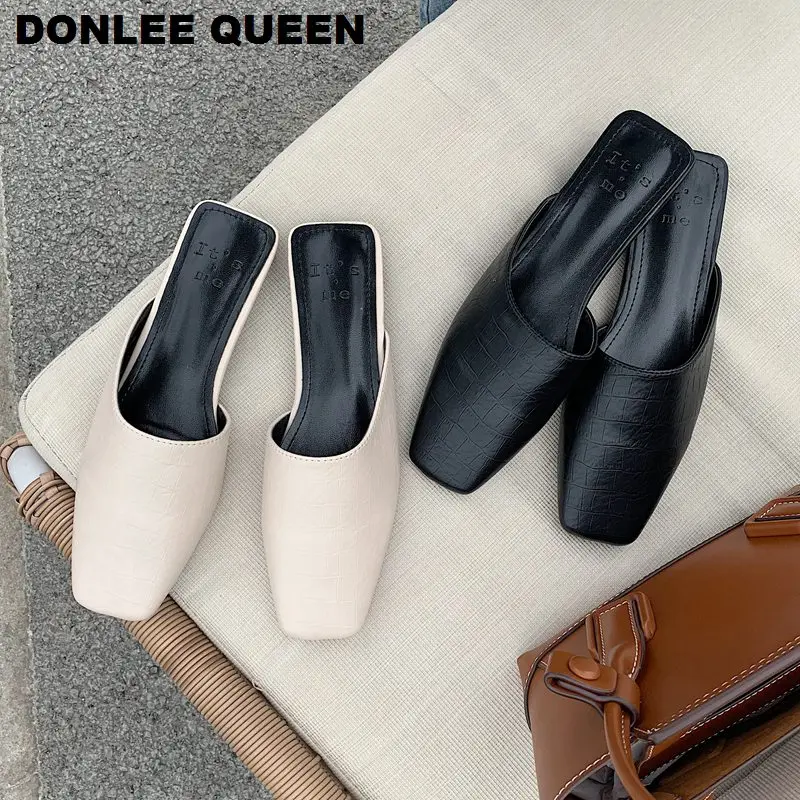 Женские шлепанцы с закрытым носком однотонные слипоны острым на низком каблуке