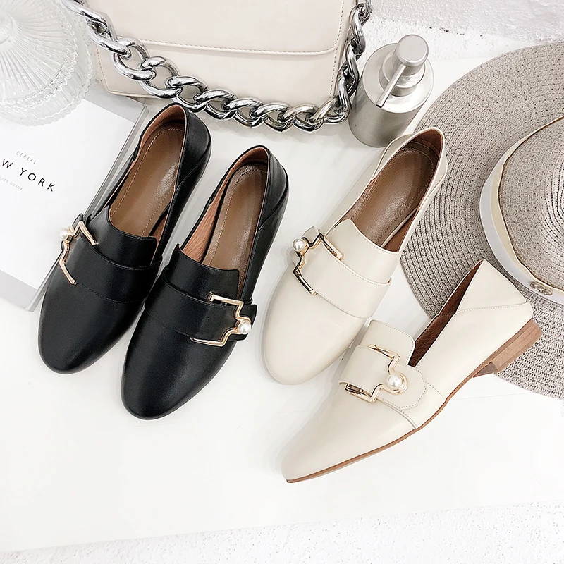 

ISNOM Genuine Leather Women Flats Round Toe Metal Decor Casual Slip On Female Shoes Mules Loafers Woman Shoes 2021 New