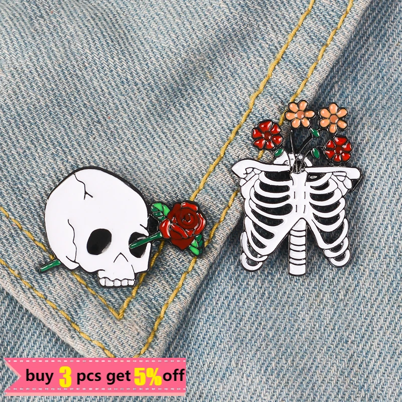 Цветочные эмалированные булавки с черепом Коллекция Pin Lapel с розой Гвоздики любви и смерти Романтическая брошь ювелирный подарок для друзей.