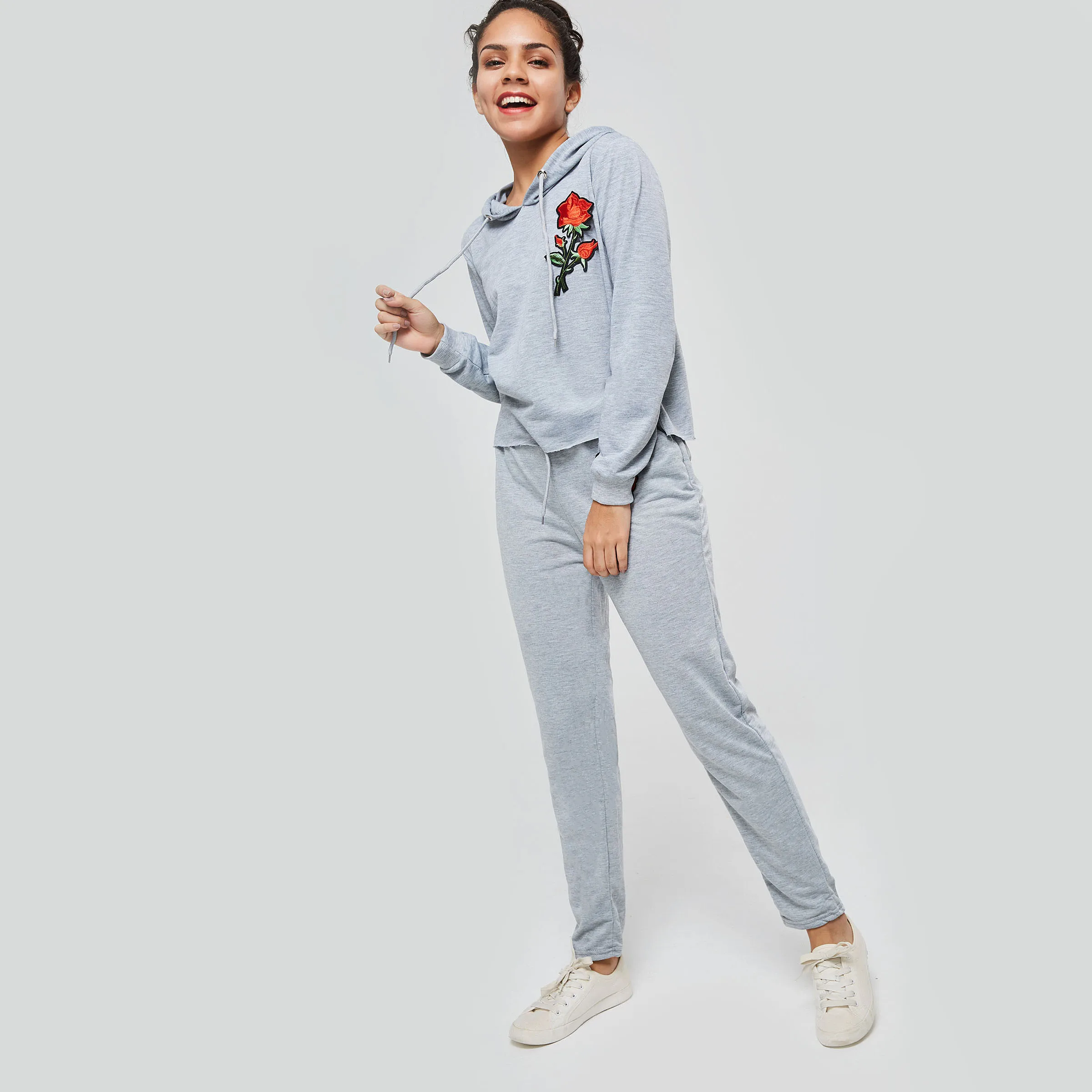 Женская Спортивная толстовка с цветочной вышивкой новая весенняя Модная