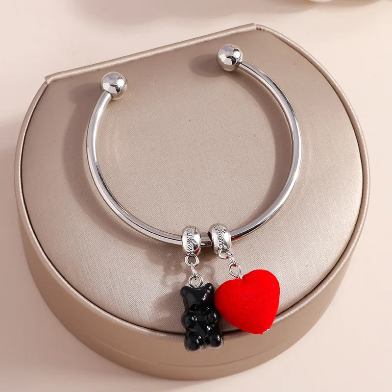 

Ornament Cute Candy Color Resin Bear Peach Heart Bracelet Temperamental Popular Bracelet Bangles for Women