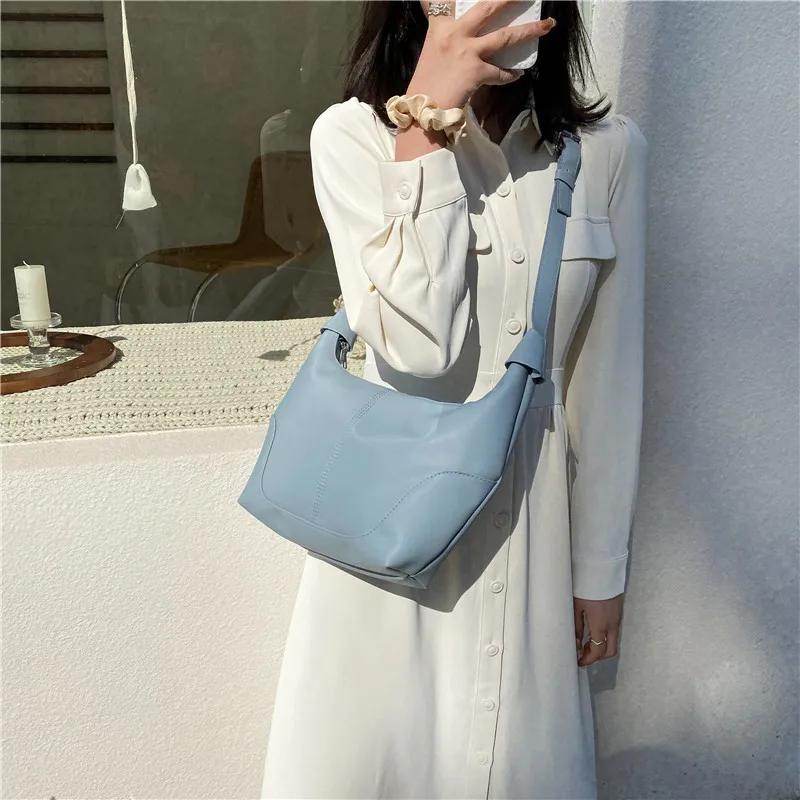 

Casual Simple Small Bag Female 2021 Spring Summer New Trendy Fashion Chain Messenger Bag Shoulder Crescent Bag