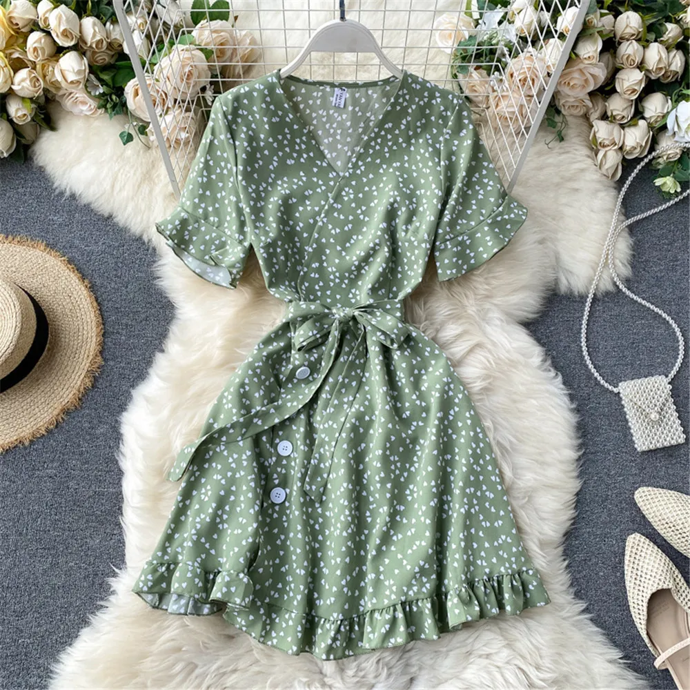 Платье женское летнее на пуговицах с V-образным вырезом и завышенной талией |