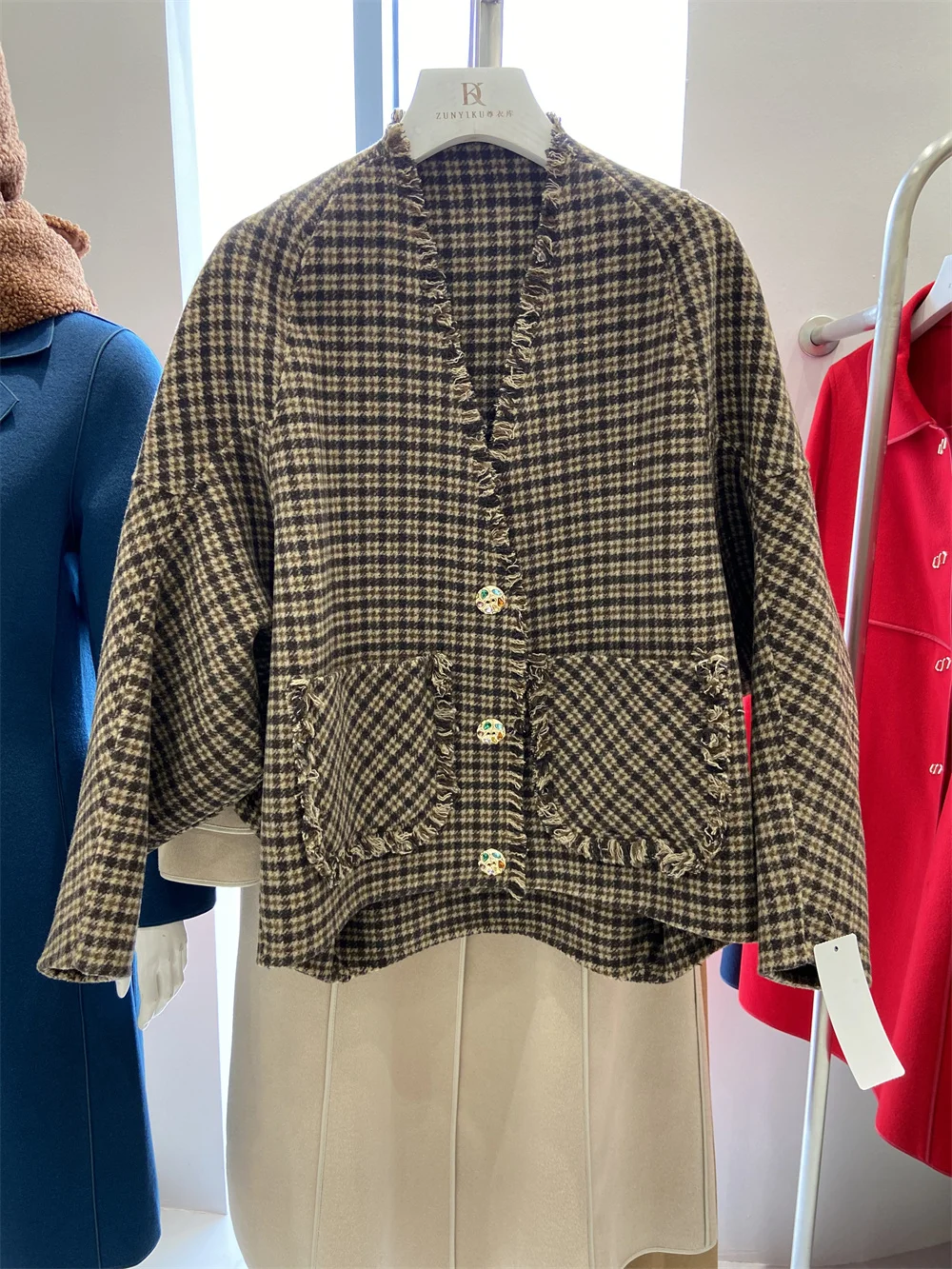 

Houndstooth Plaid Coats Tweed Jacket Women French Vintage v-neck Three Buttons Loose Jackets 2021 Autumn Fashion Cropped Cardiga