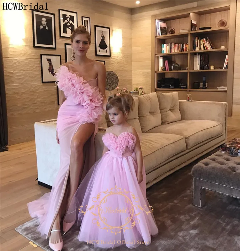 Соблазнительные розовые платья для выпускного вечера длинные на одно плечо с