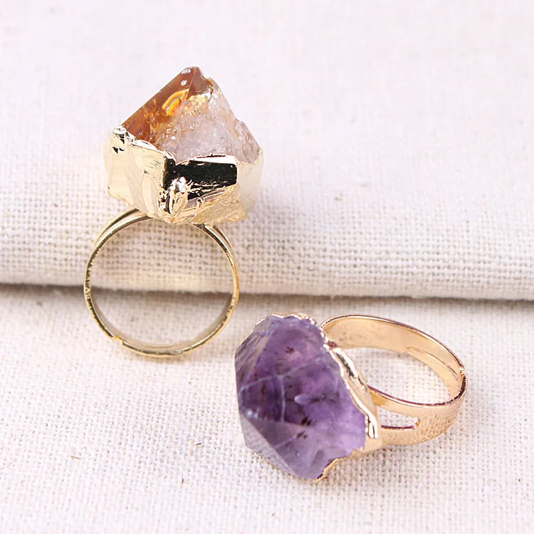 Регулируемое кольцо с натуральным топазом