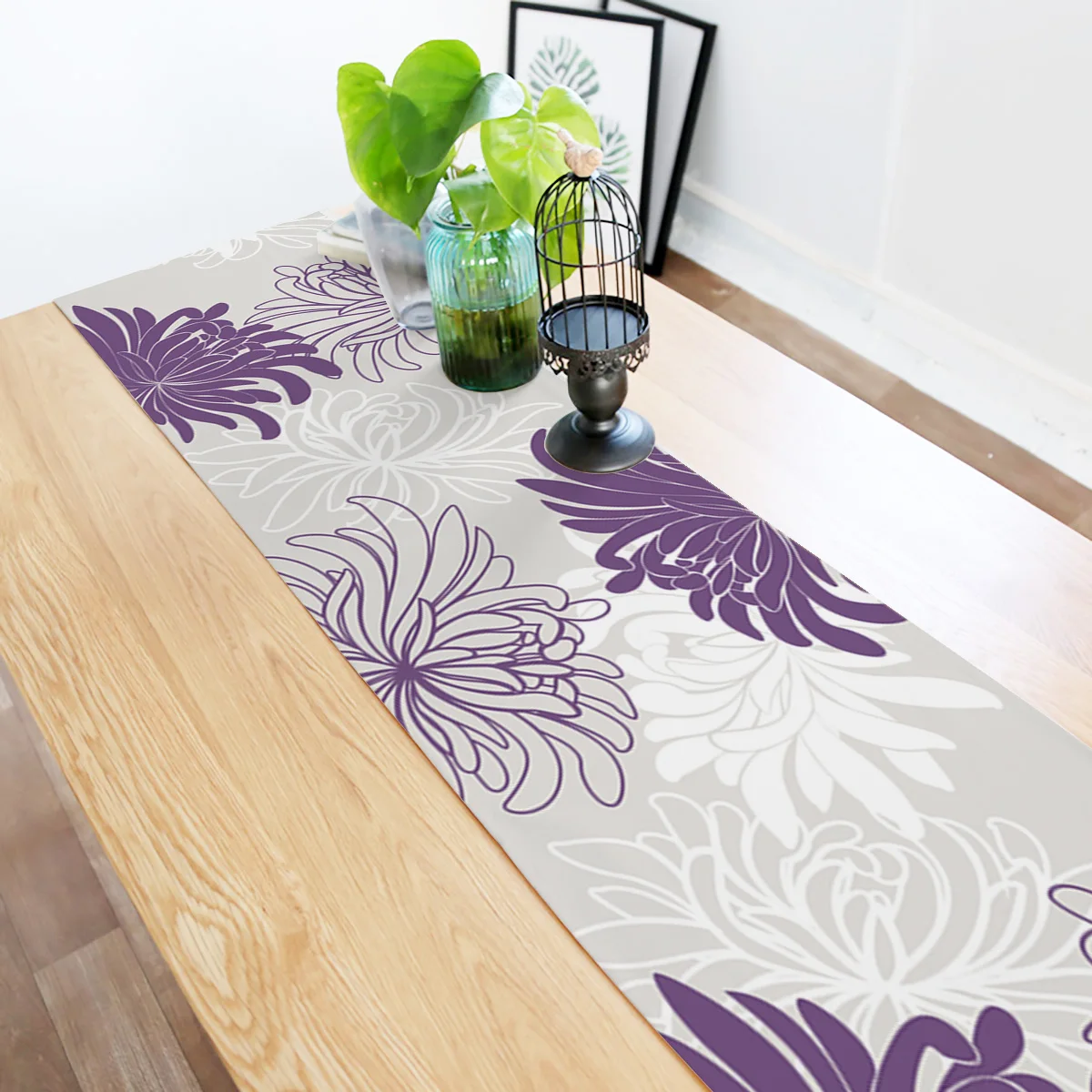 Фиолетовая белая скатерть с хризантемами настольная дорожка флагом украшения