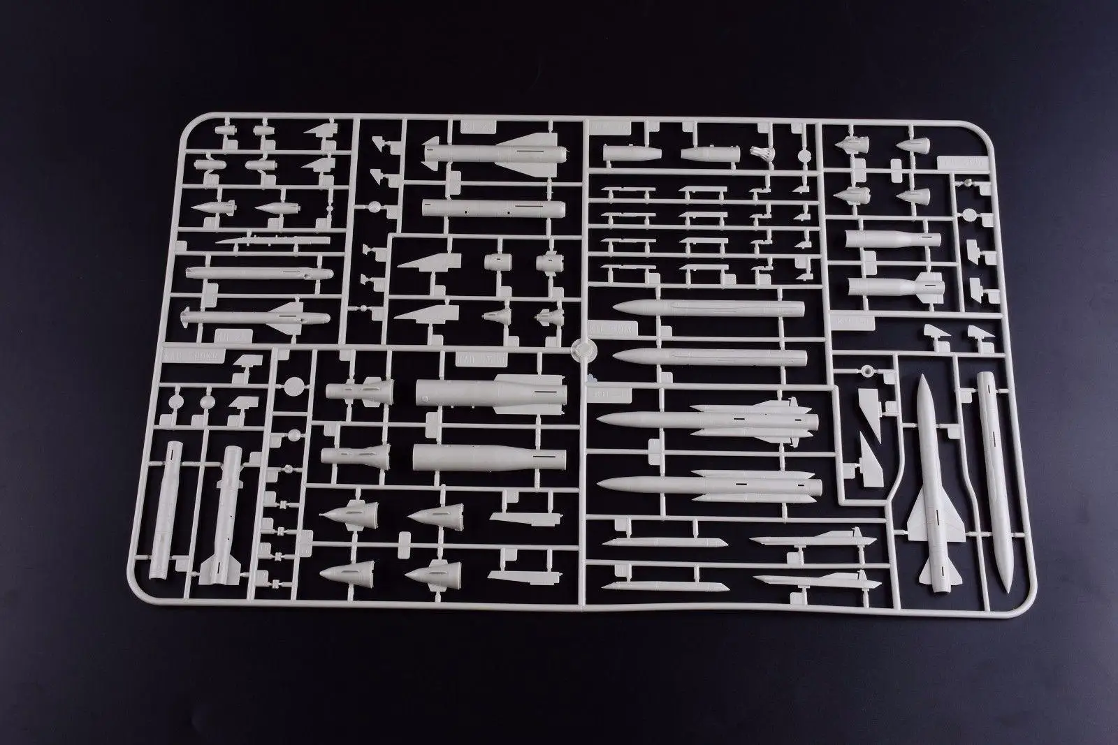 Kitty Hawk 80142 1/48 Su-35 Flanker E Assembly model New |