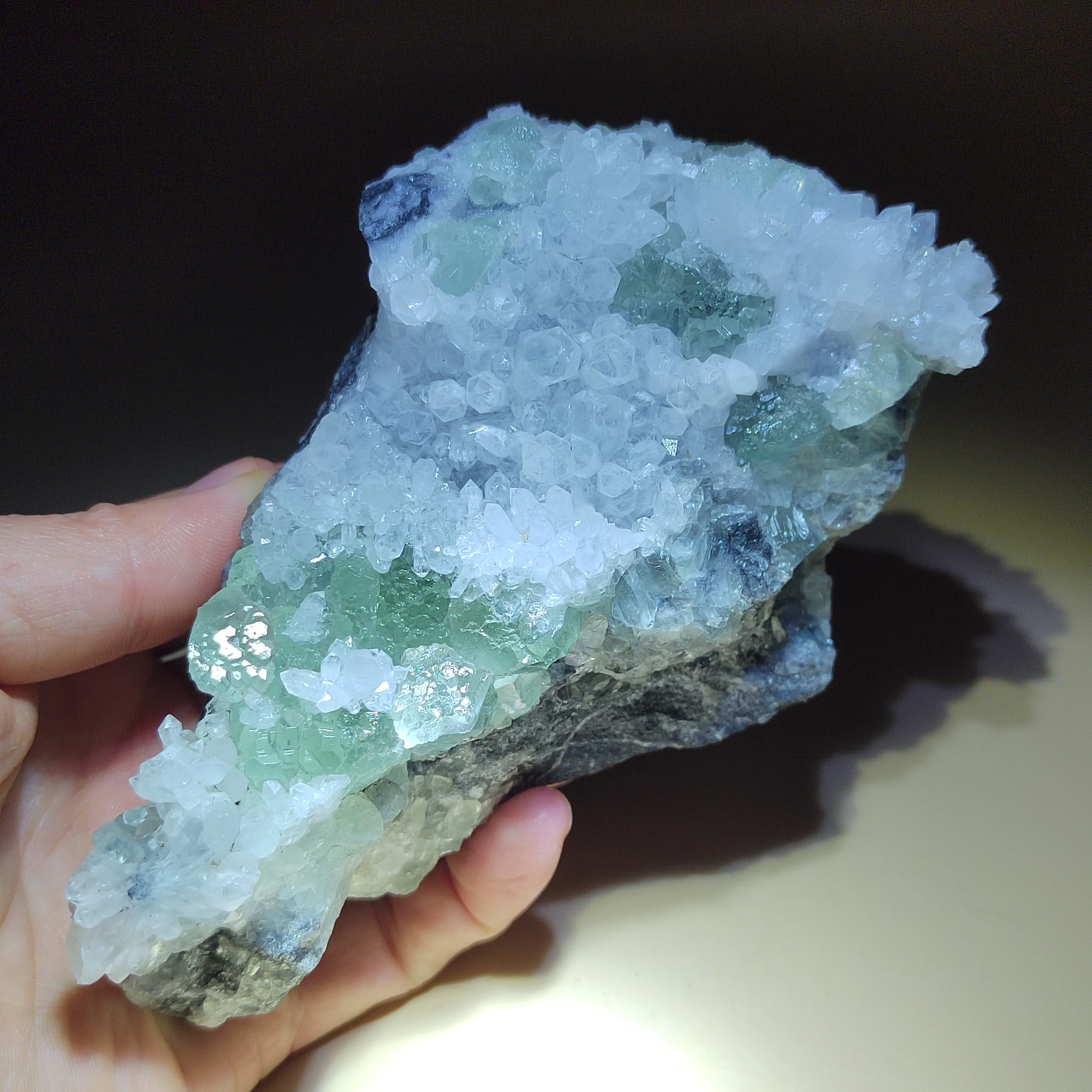

454.5gNatural green fluorite and quartz mineral specimen healing energy aura crystal raw stone home decoration