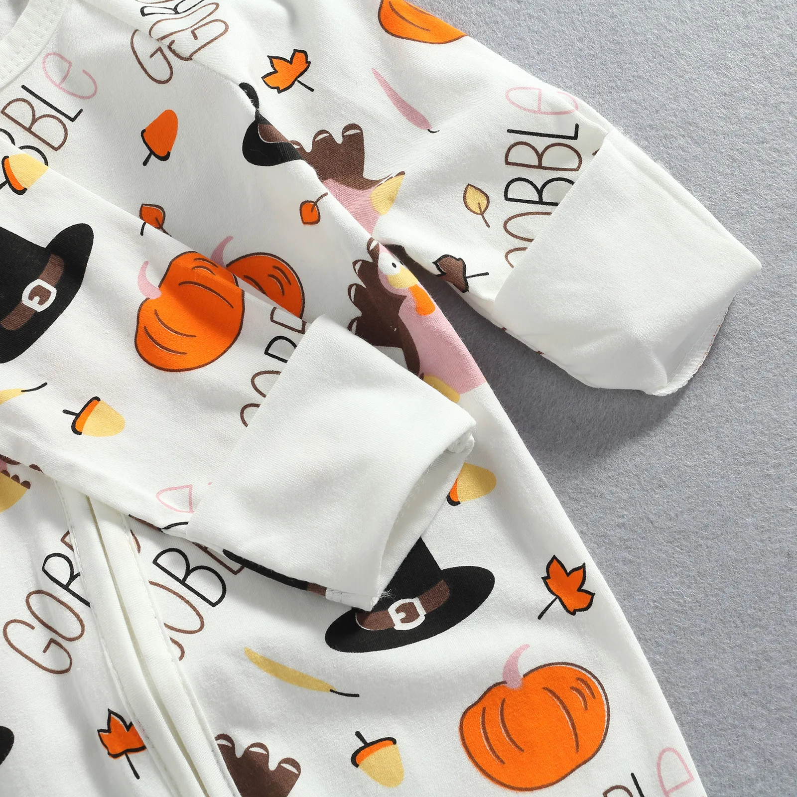 Комбинезон с длинным рукавом и круглым вырезом на молнии |