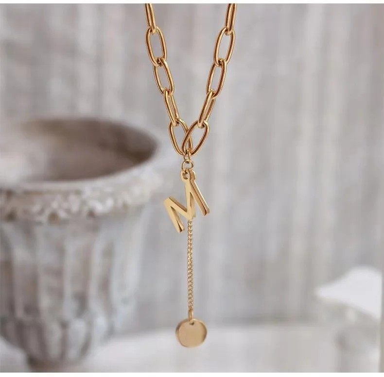 Цепочка с подвеской в виде букв из нержавеющей стали