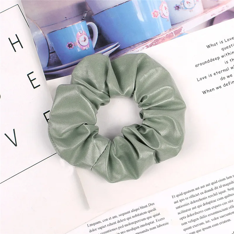green Для женщин Винтаж кожаные волосы PU Scrunchies большой Однотонные резинки; Стрейчевые удобные эластичные резинки для волос основные резинка для волос - Цвет: green