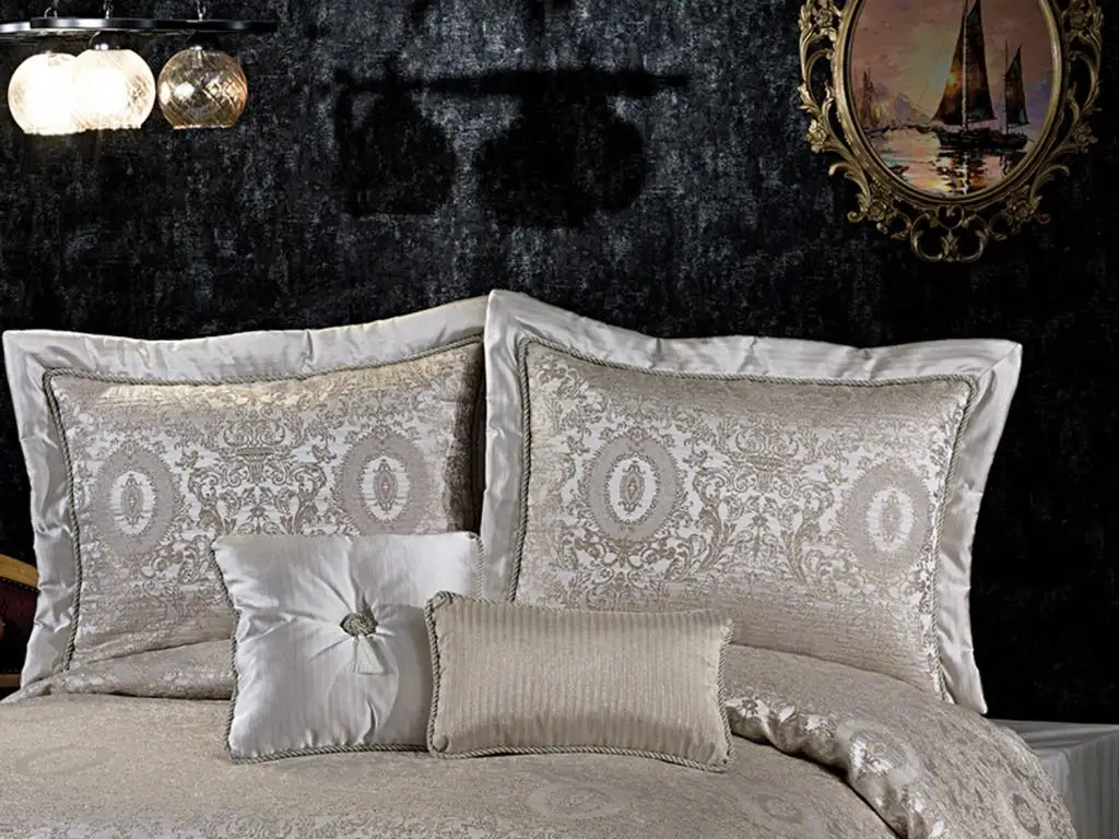 

Linda Double Bed Cover Set Ecru