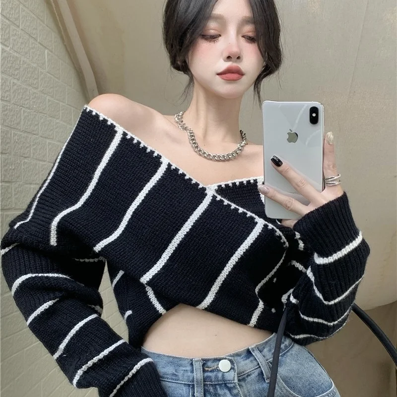 

Женский трикотажный топ в полоску, с открытыми плечами