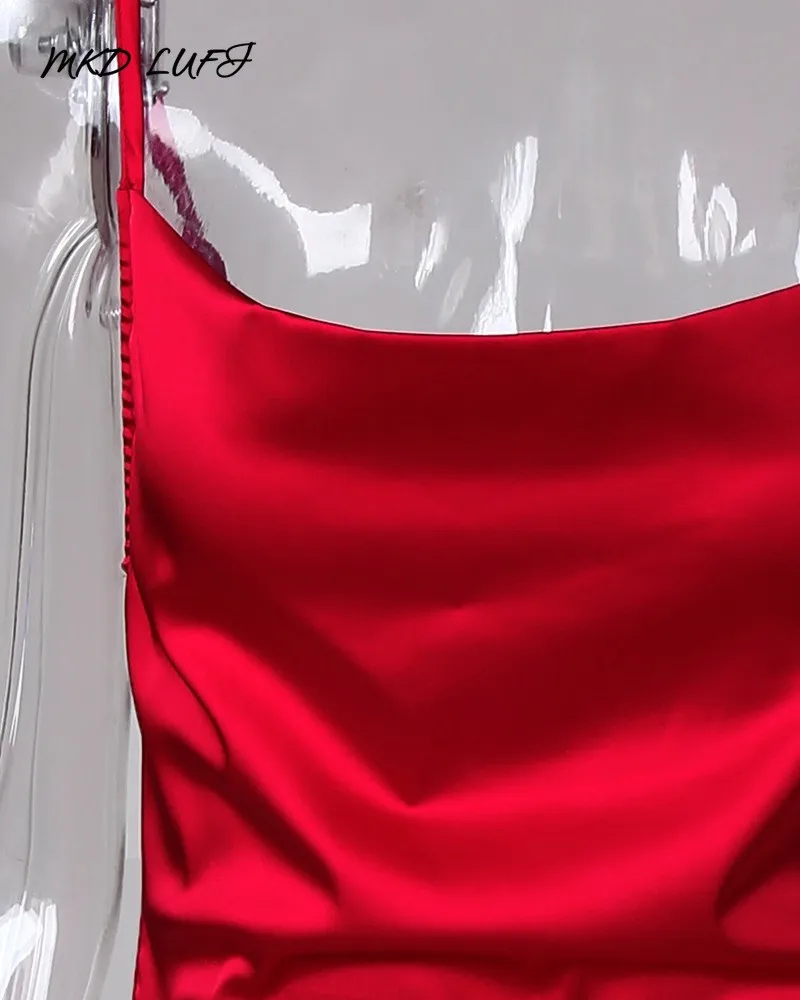 Летнее облегающее платье на бретельках с разрезом женское однотонное красное