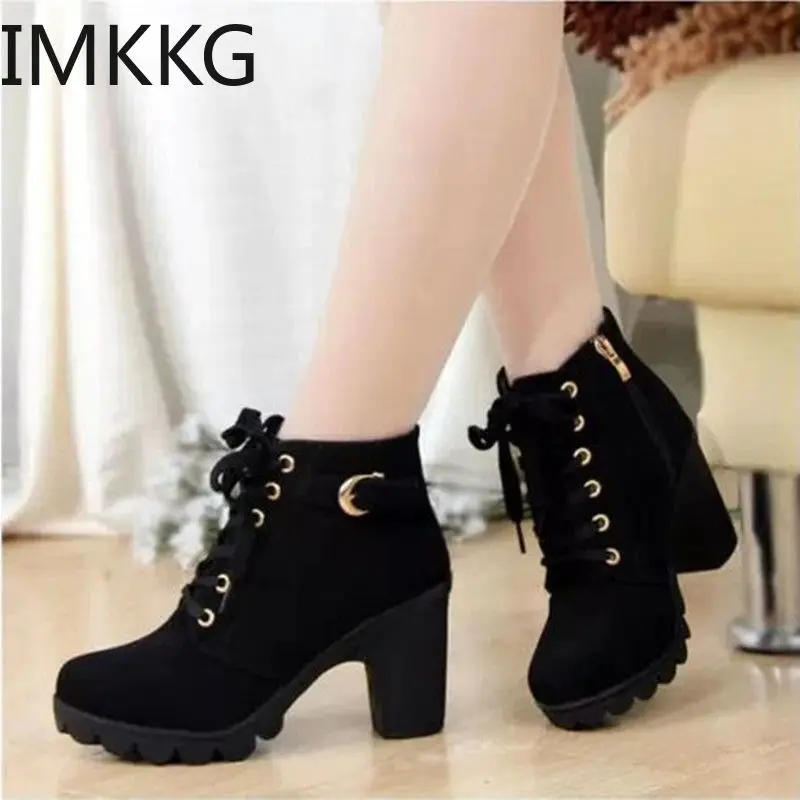 Женские ботинки на высоком каблуке однотонные толстой подошве со шнуровкой в