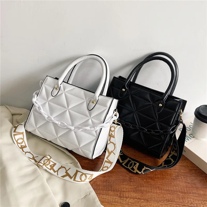 

Women's Chain Pouch Bag Female Chain Lingge PU Leathr Shoulder Bag Women Handbags and Purses Design Shpoping Square Bags Purse
