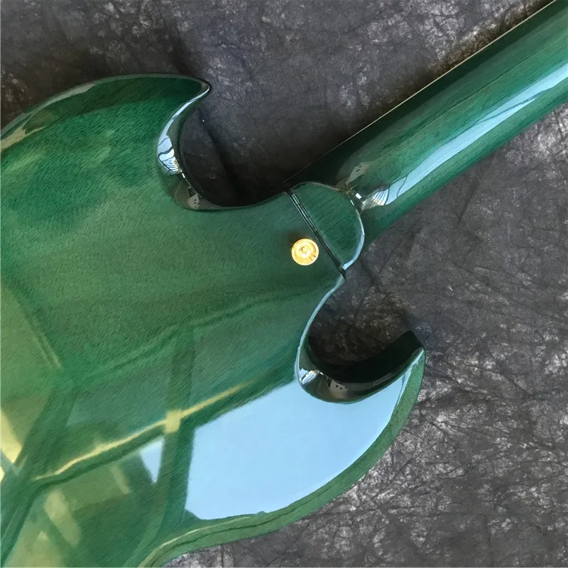 

Customized high-quality electric guitar, green, maple flame top. Gold pieces, inlaid with true color shells.