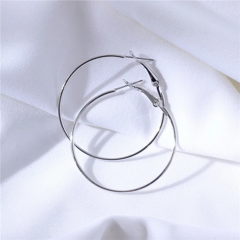 Женские гладкие серьги кольца оверсайз золотого и серебряного цвета вечерние