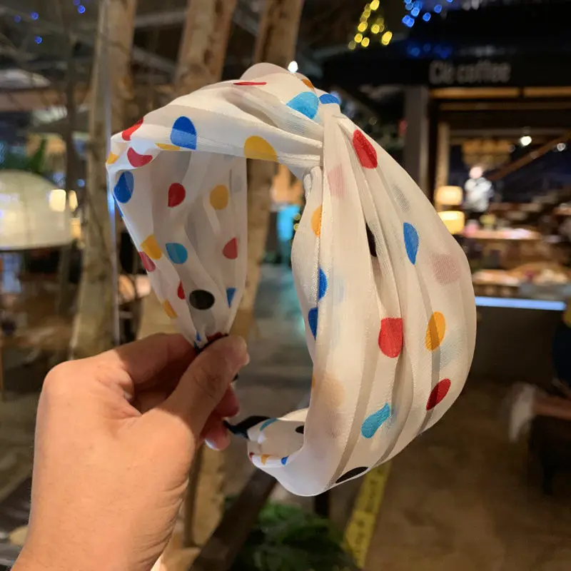 Новый 2019 красного цвета с надписями зелёную или красную полоску связать лентой