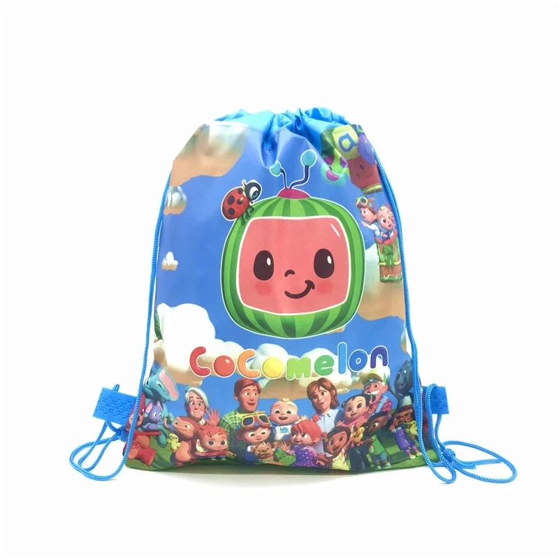 

Бесплатная доставка, подарочные пакеты Cocomelon для вечерние, зеленая сумка на шнурке, нейлоновые водонепроницаемые товары для вечеринки в чес...